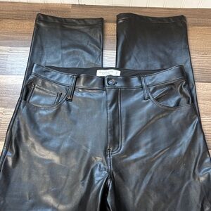 Abercrombie&Fitch The 90s straight ultra high rise vegan leather pant